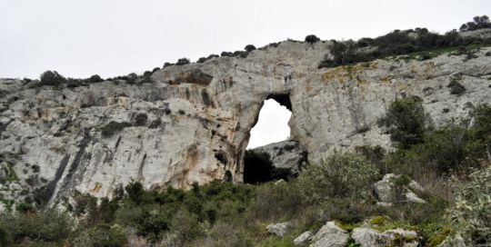 Ymittos_hiking_trails_Athens_Featured