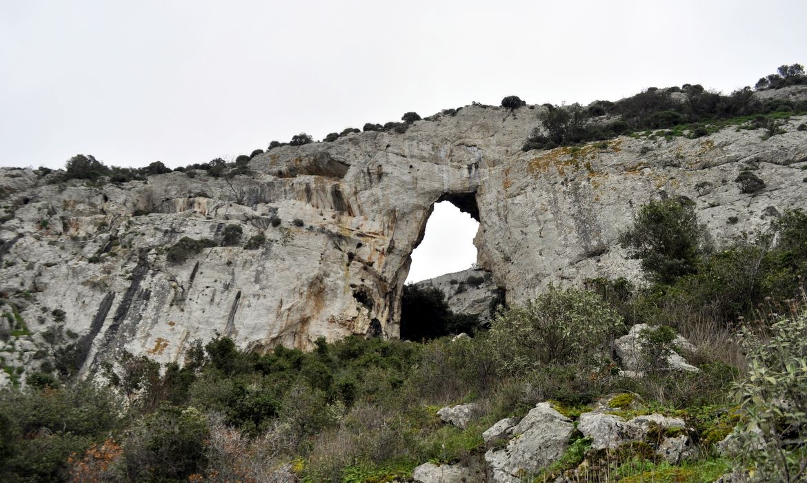 Ymittos_hiking_trails_Athens_Featured