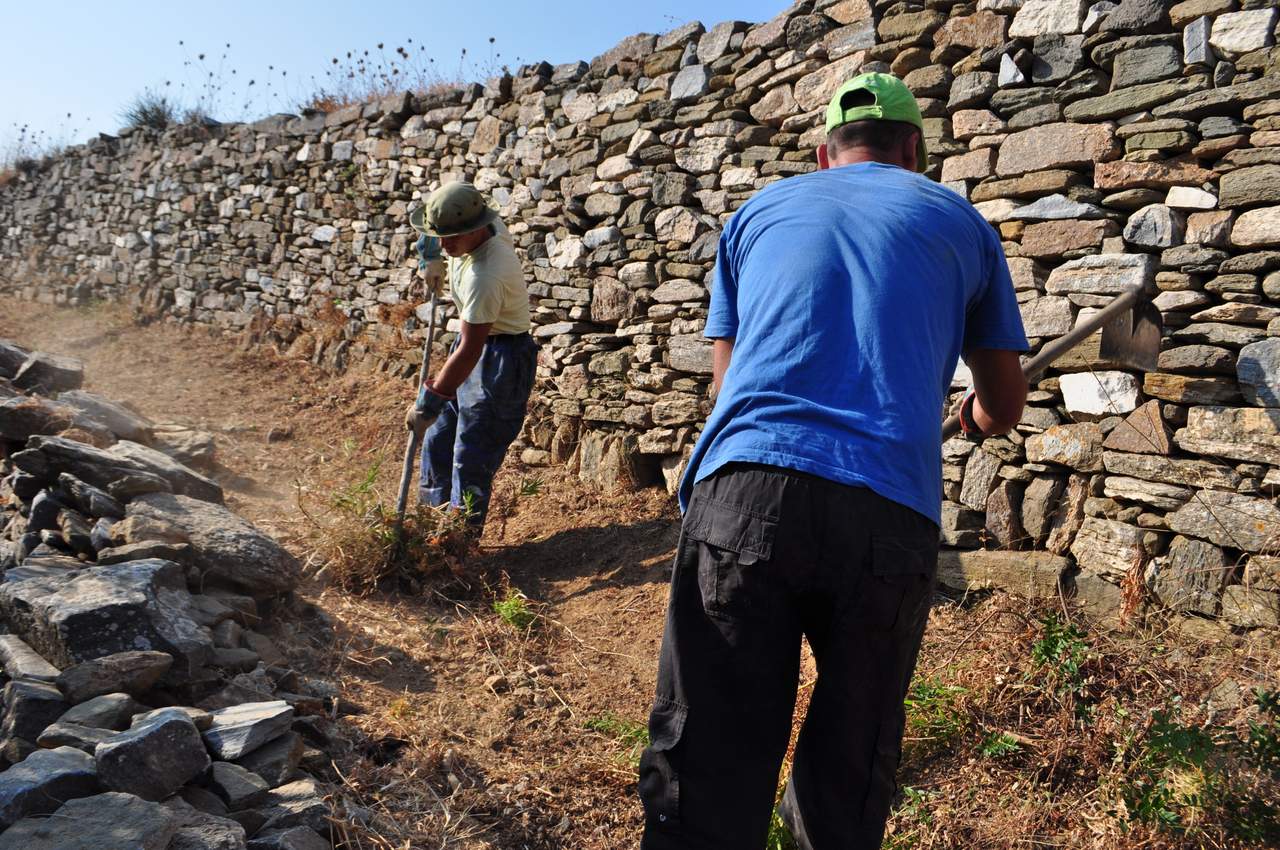 Καθαρισμός μονοπατιού Paths of Greece clearing trail