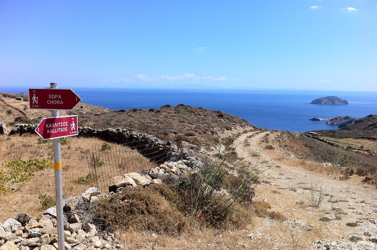 walking serifos