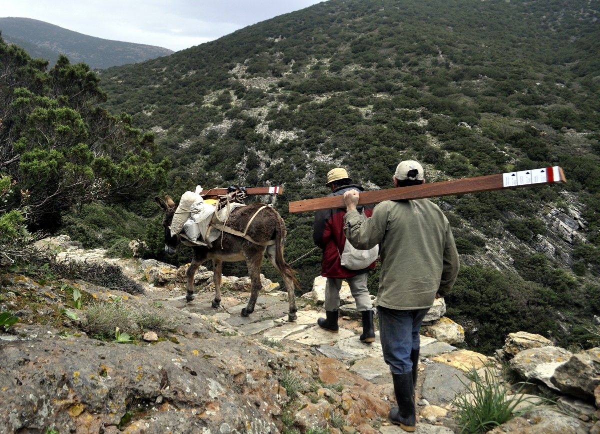 trail-signposts-carriage-paths of greece